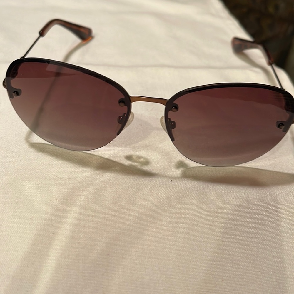 VERA BRADLEY POLARIZED ALINA 60 15 137 Bronze frames, brown gradient lens,classy